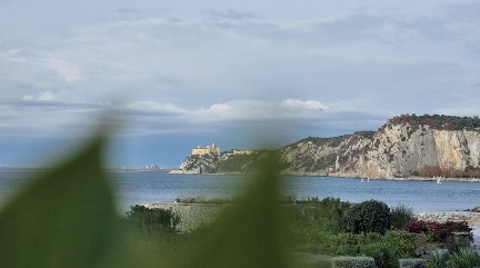 Il Castello di Duino visto da Sistiana